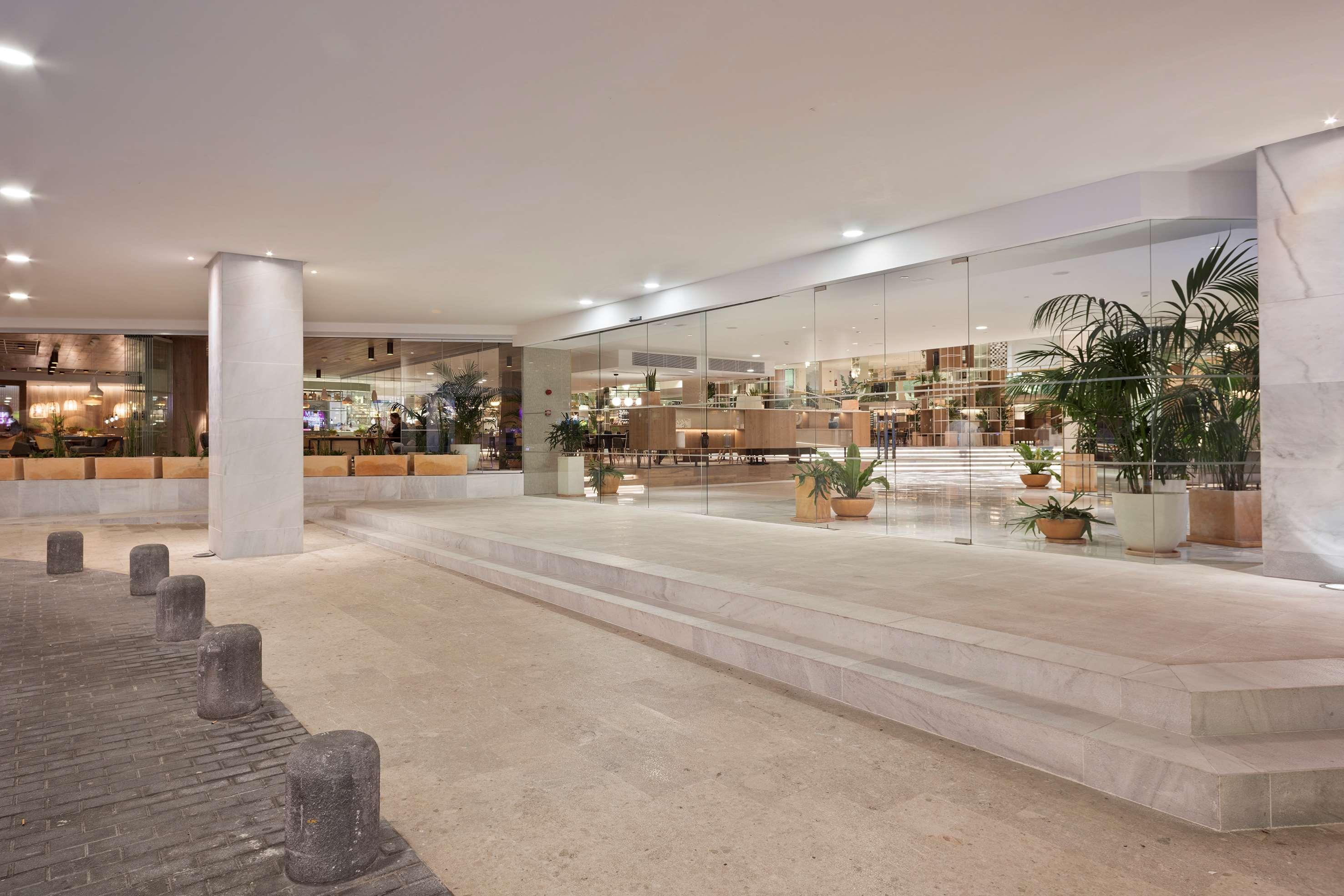 Melia Palma Marina Hotel Exterior photo The hotel entrance